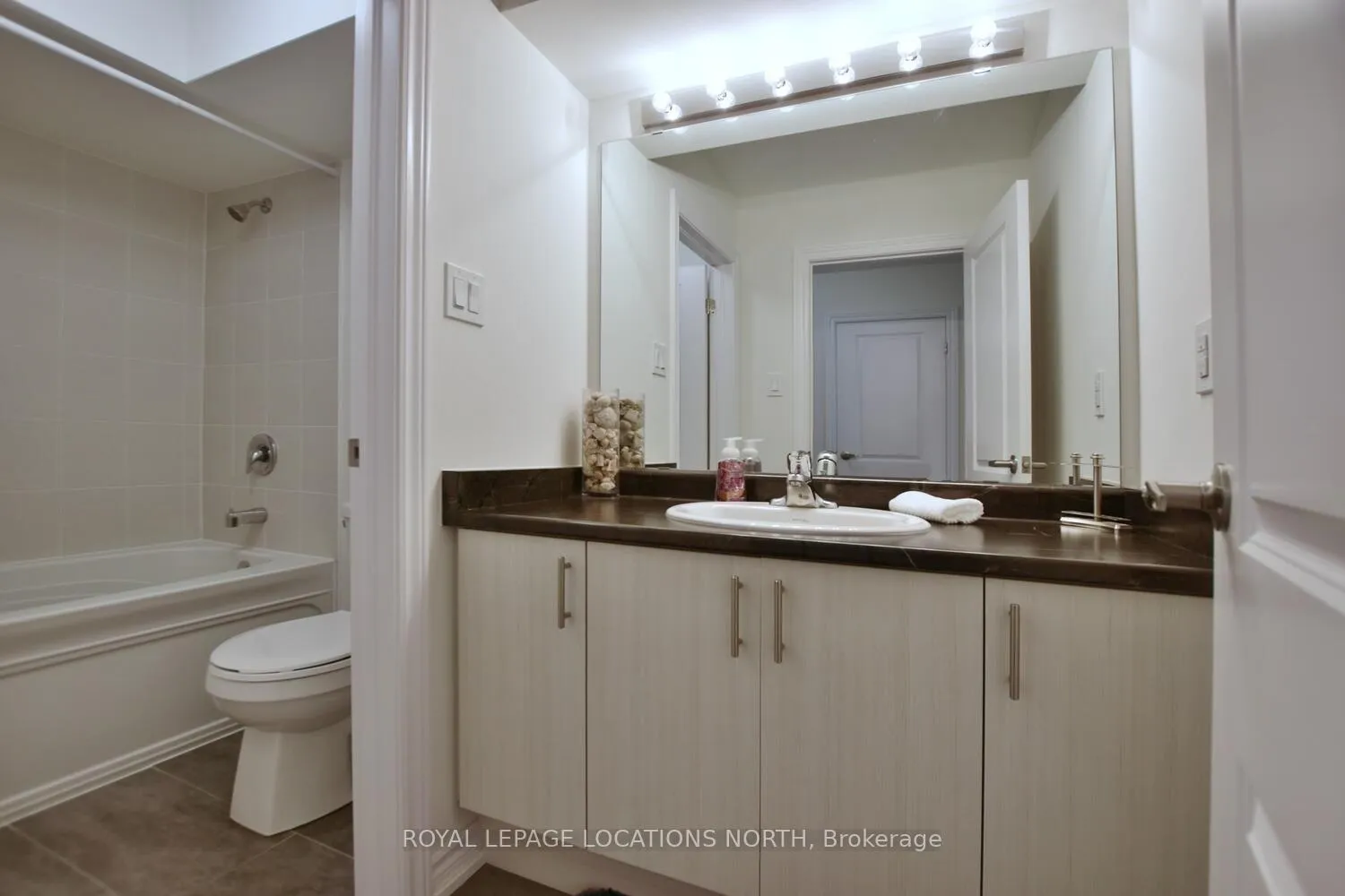 Photo 37 of 20 Bianca Crescent, Wasaga Beach — HOMEH