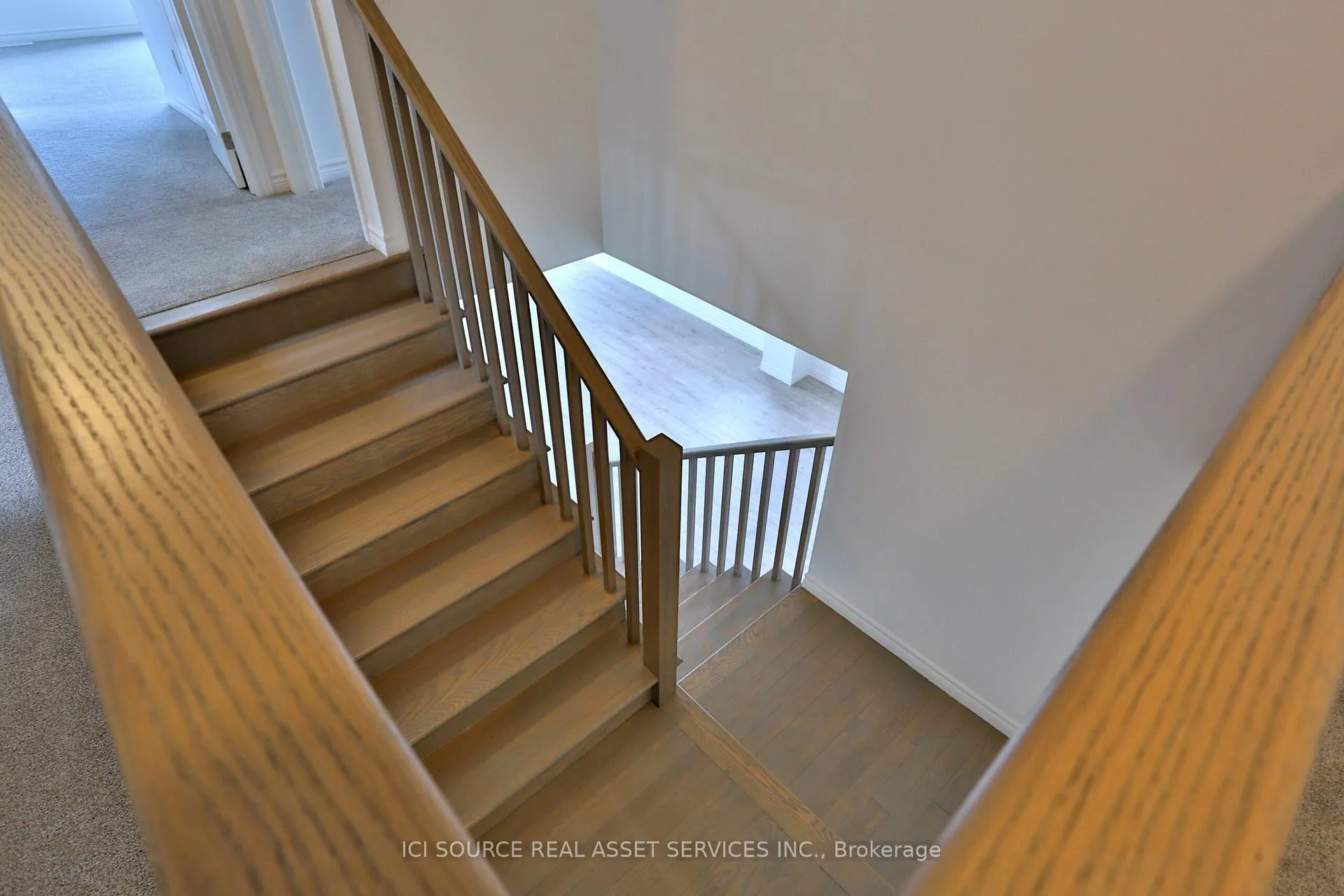 Photo 9 of 31 Rockcliffe Drive, Kitchener — HOMEH