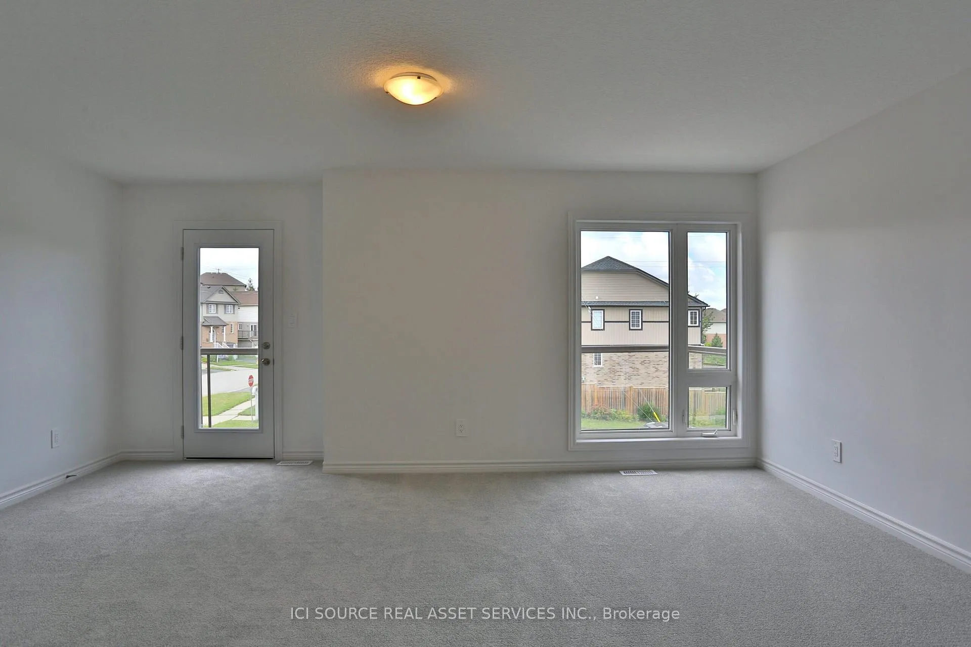 Photo 10 of 31 Rockcliffe Drive, Kitchener — HOMEH