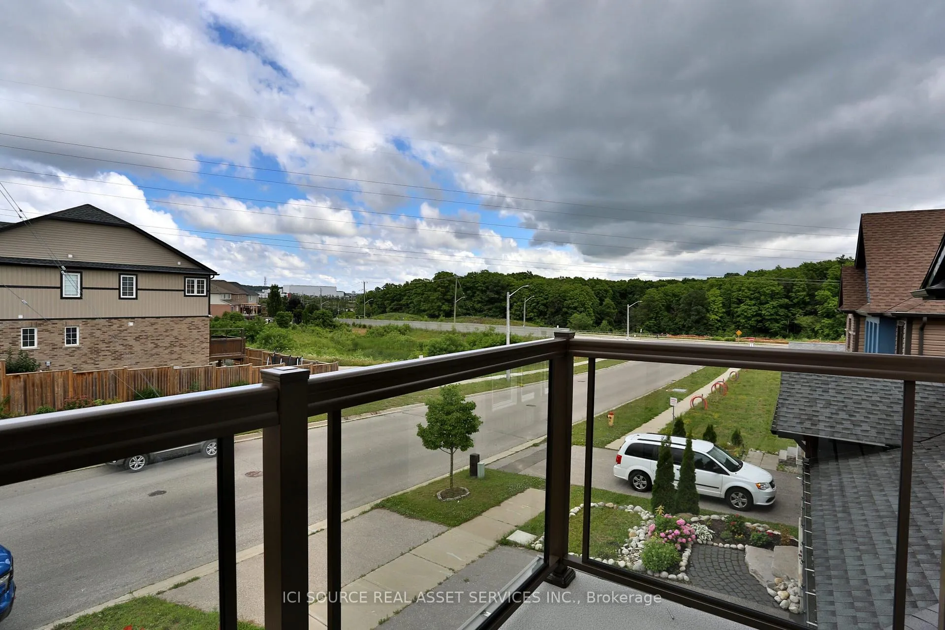 Photo 11 of 31 Rockcliffe Drive, Kitchener — HOMEH