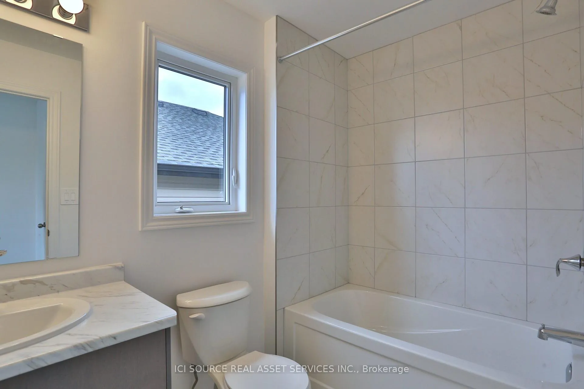 Photo 12 of 31 Rockcliffe Drive, Kitchener — HOMEH