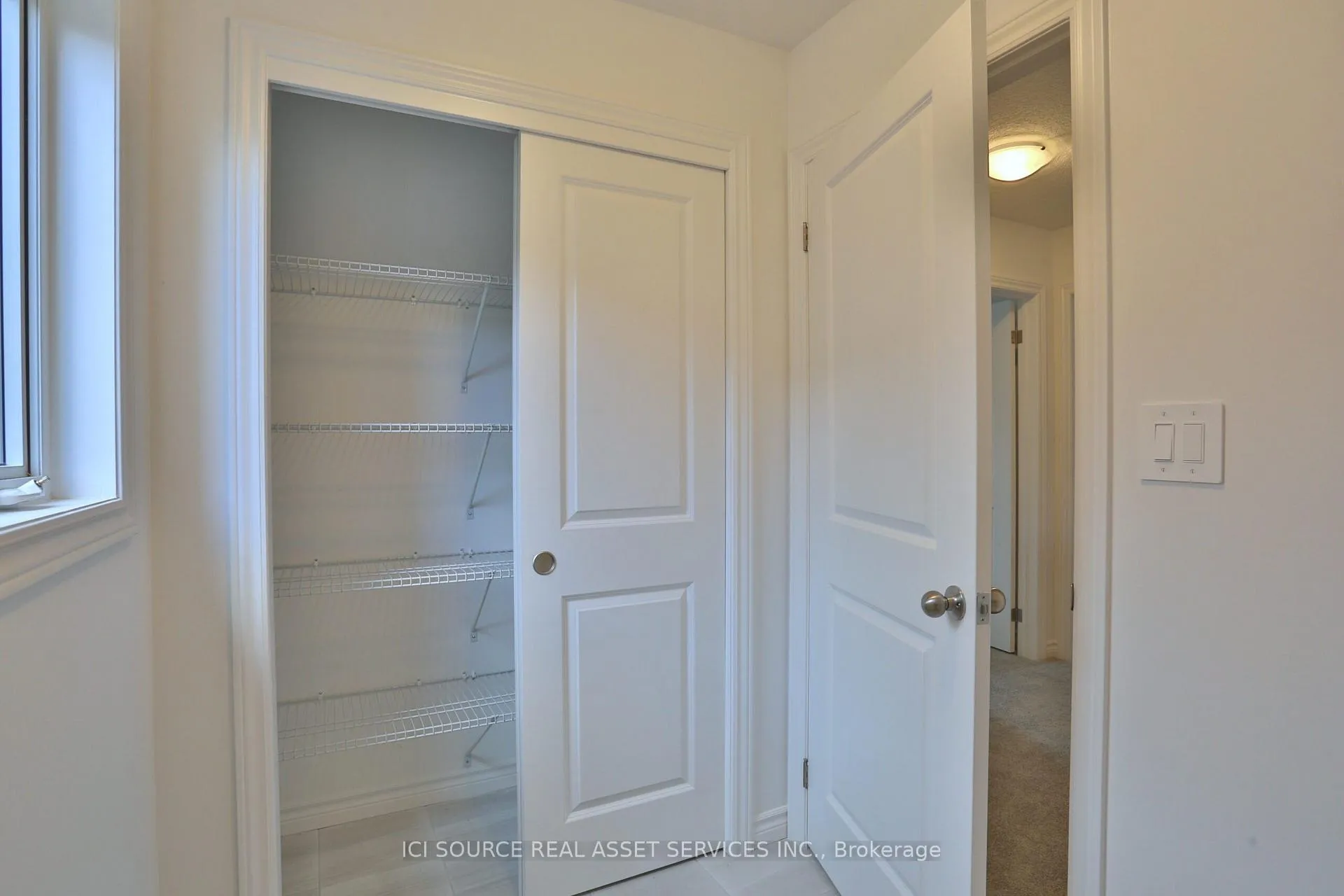 Photo 15 of 31 Rockcliffe Drive, Kitchener — HOMEH