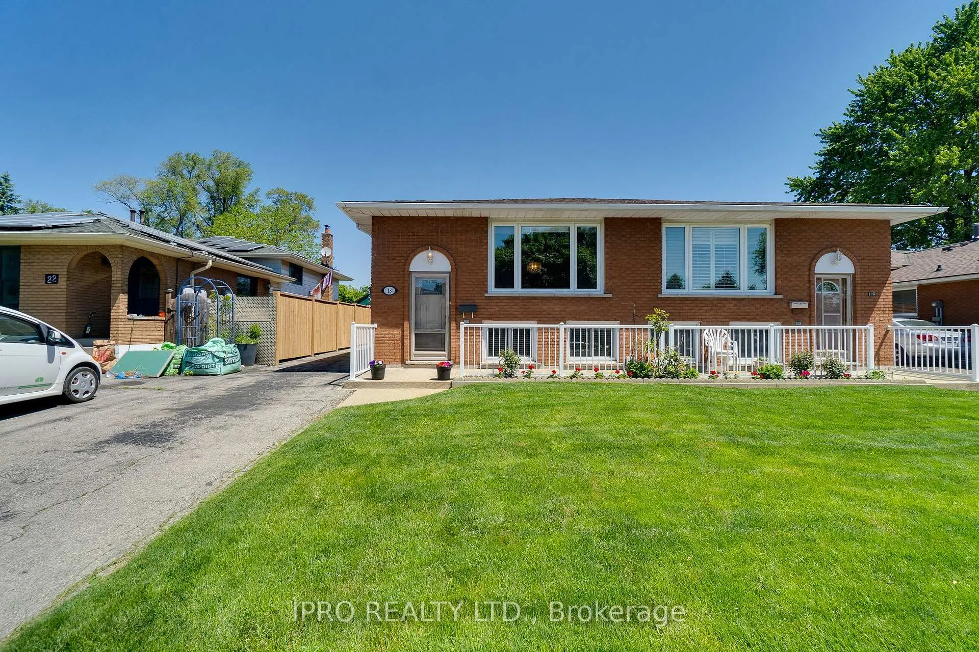 Photo 1 of 18 Costain Court, Hamilton, Fessenden — HOMEH