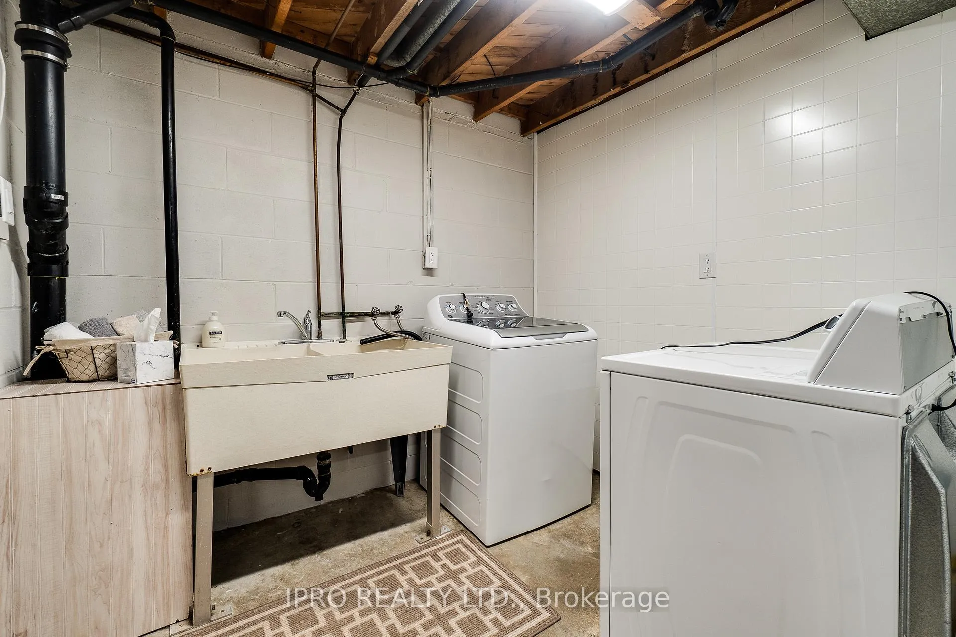 Photo 33 of 18 Costain Court, Hamilton, Fessenden — HOMEH