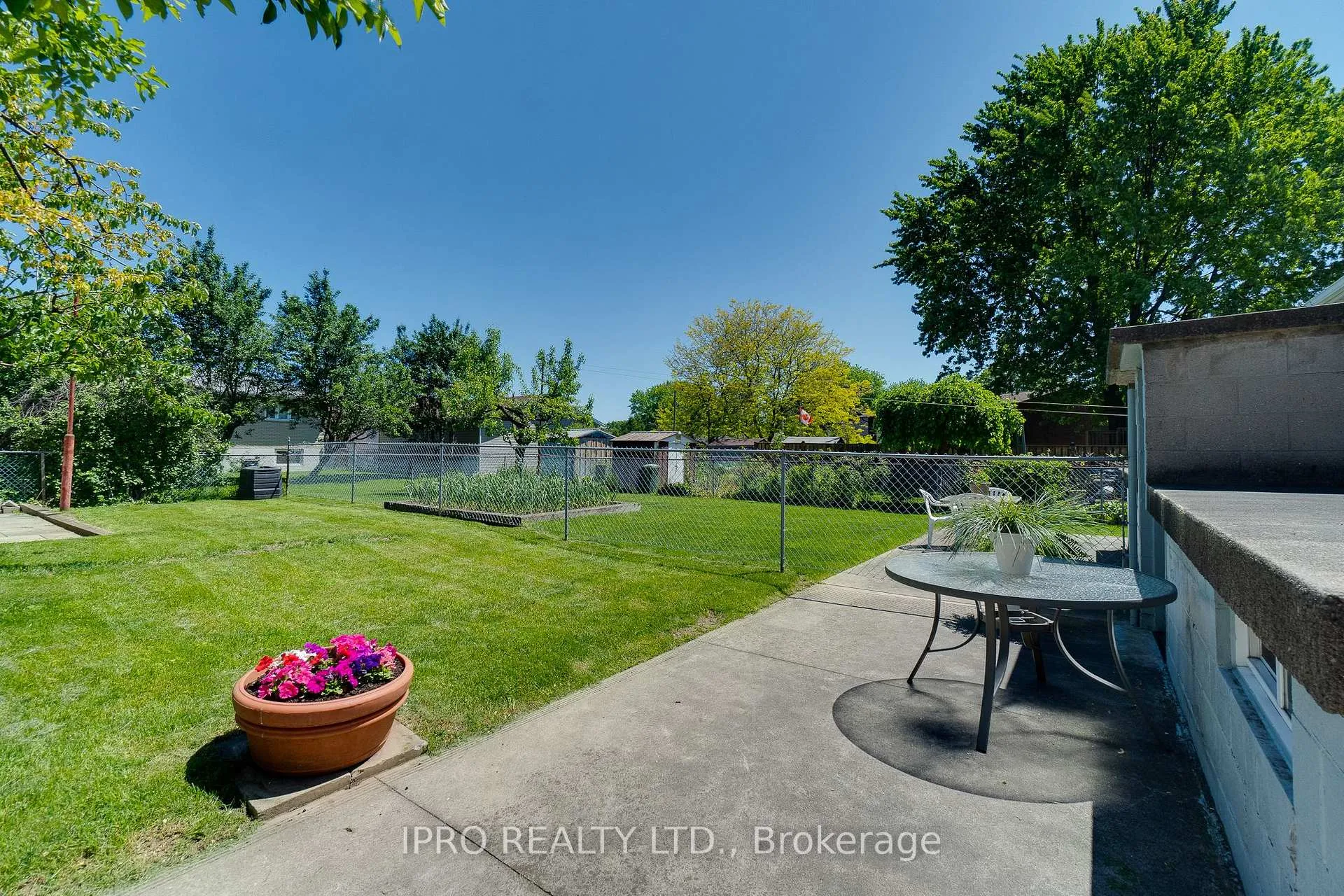 Photo 37 of 18 Costain Court, Hamilton, Fessenden — HOMEH