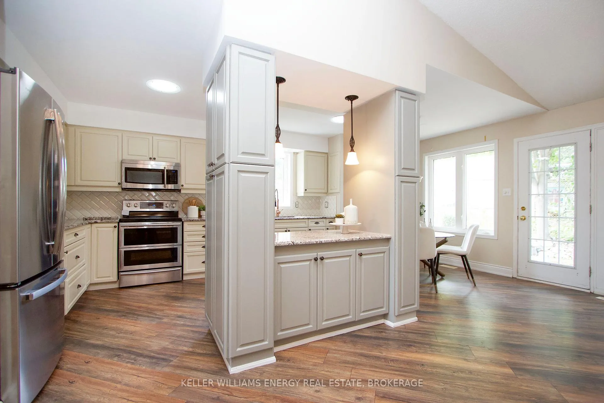 Photo 10 of 32 Wilmot Trail, Clarington, Newcastle — HOMEH