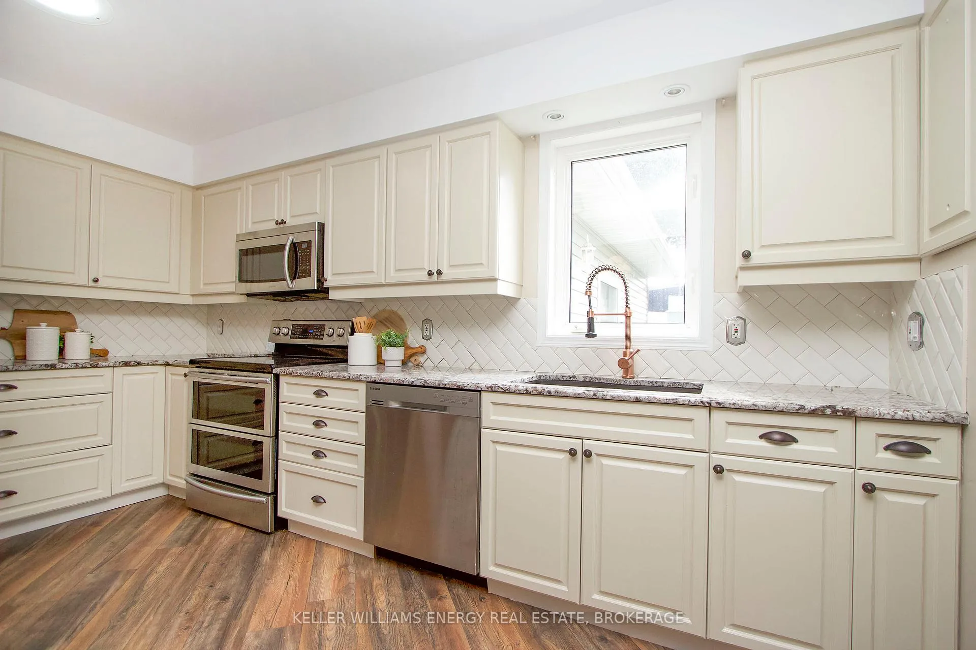 Photo 11 of 32 Wilmot Trail, Clarington, Newcastle — HOMEH