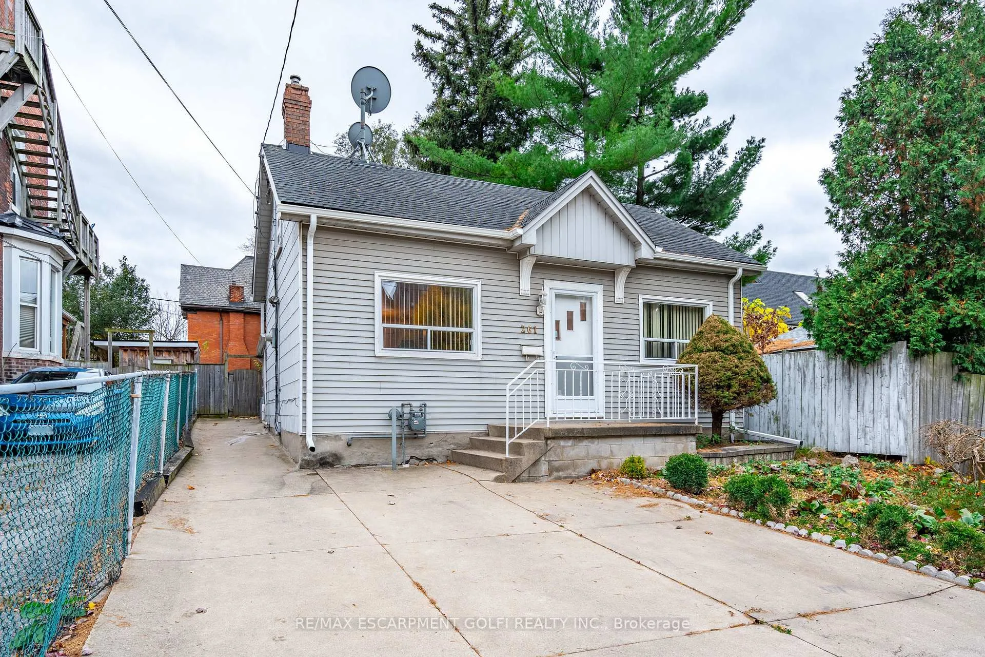 Photo 2 of 261 Jackson Street W, Hamilton, Kirkendall — HOMEH