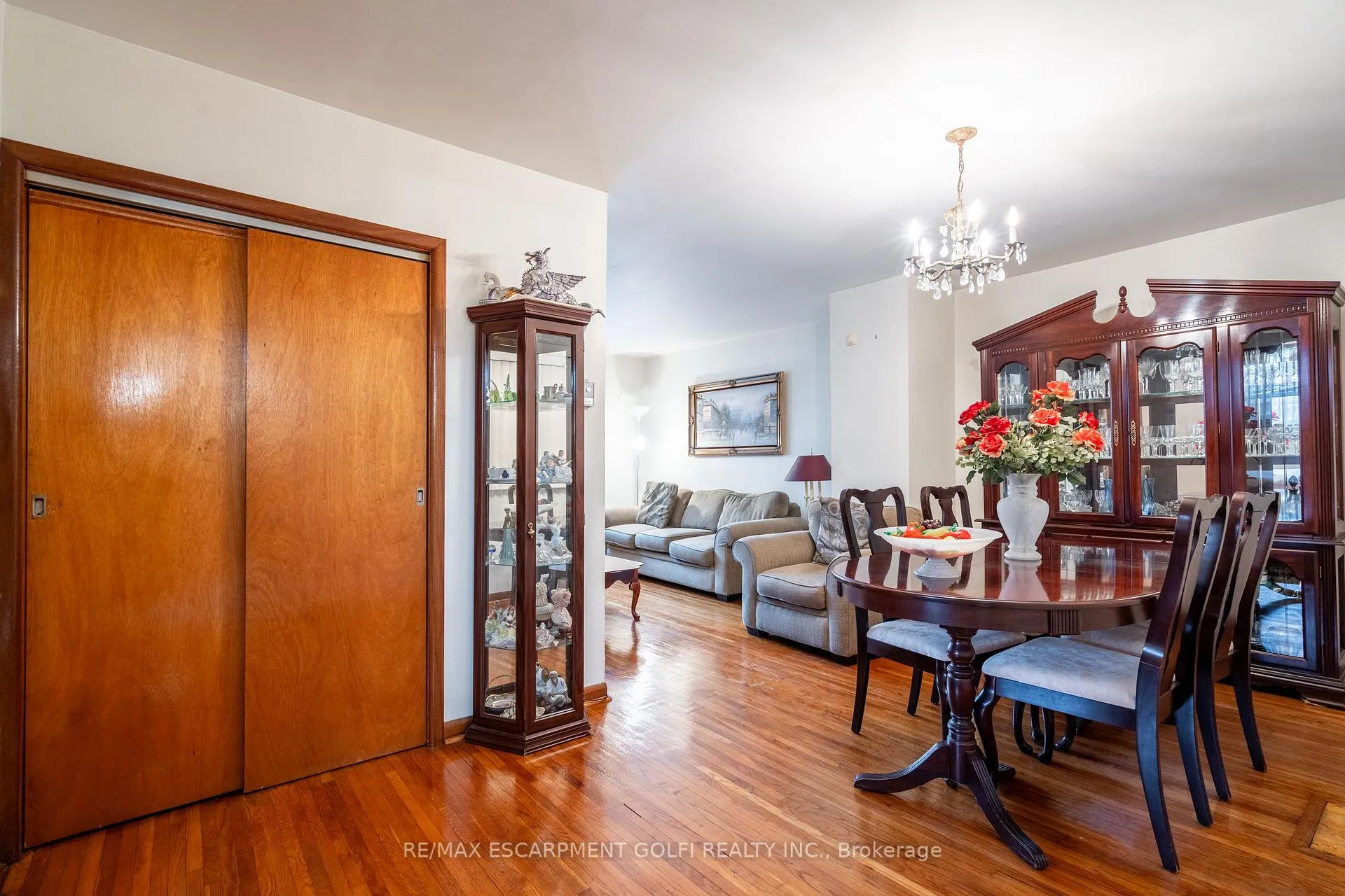 Photo 10 of 261 Jackson Street W, Hamilton, Kirkendall — HOMEH