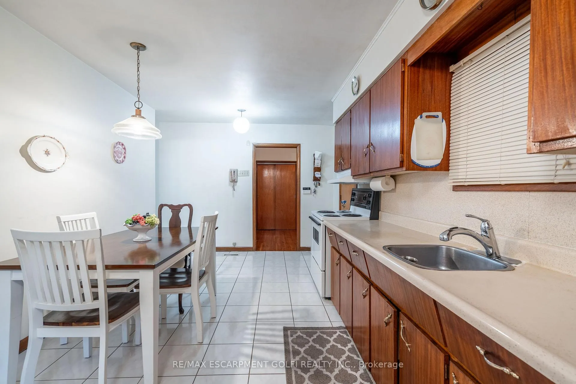 Photo 17 of 261 Jackson Street W, Hamilton, Kirkendall — HOMEH