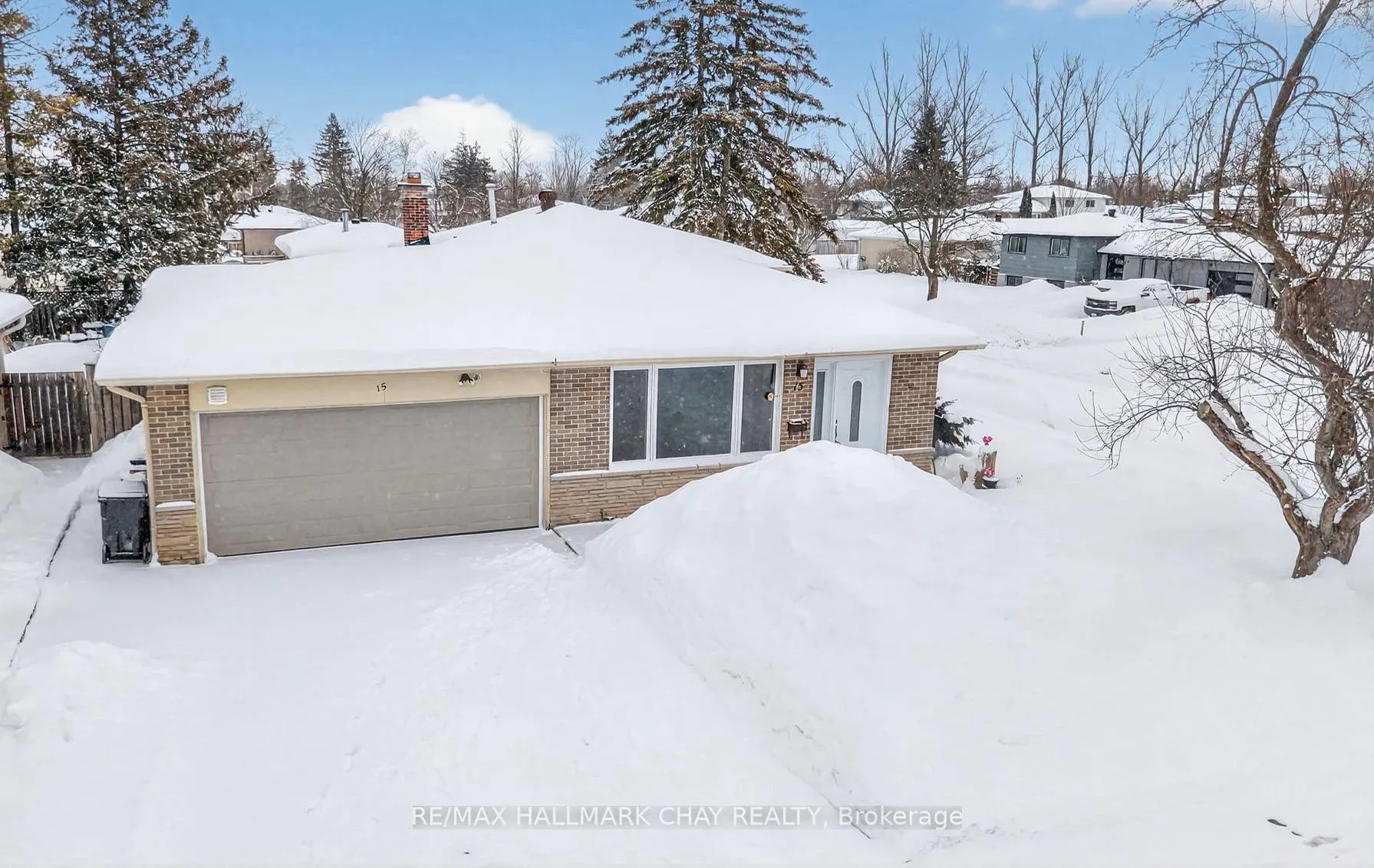 Photo 3 of 15 Curtiss Court, Barrie, Grove East — HOMEH