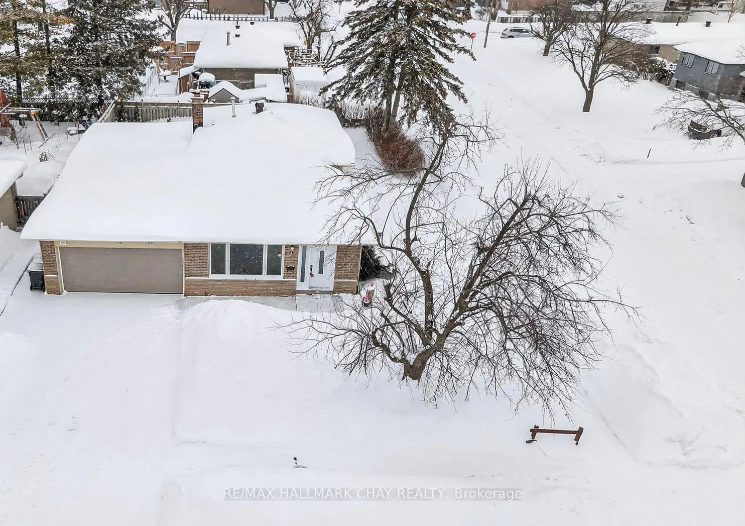 Photo 4 of 15 Curtiss Court, Barrie, Grove East — HOMEH