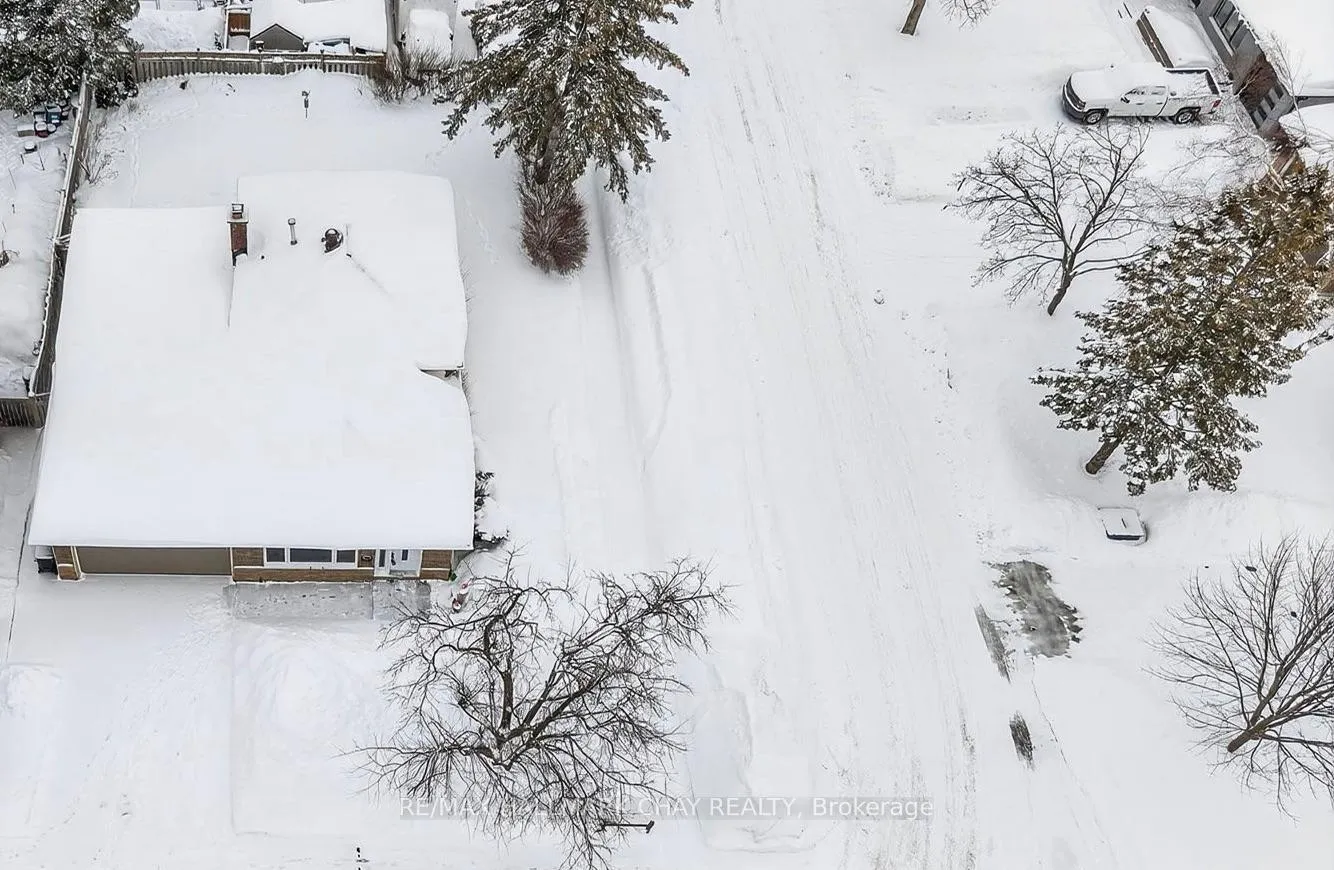 Photo 5 of 15 Curtiss Court, Barrie, Grove East — HOMEH
