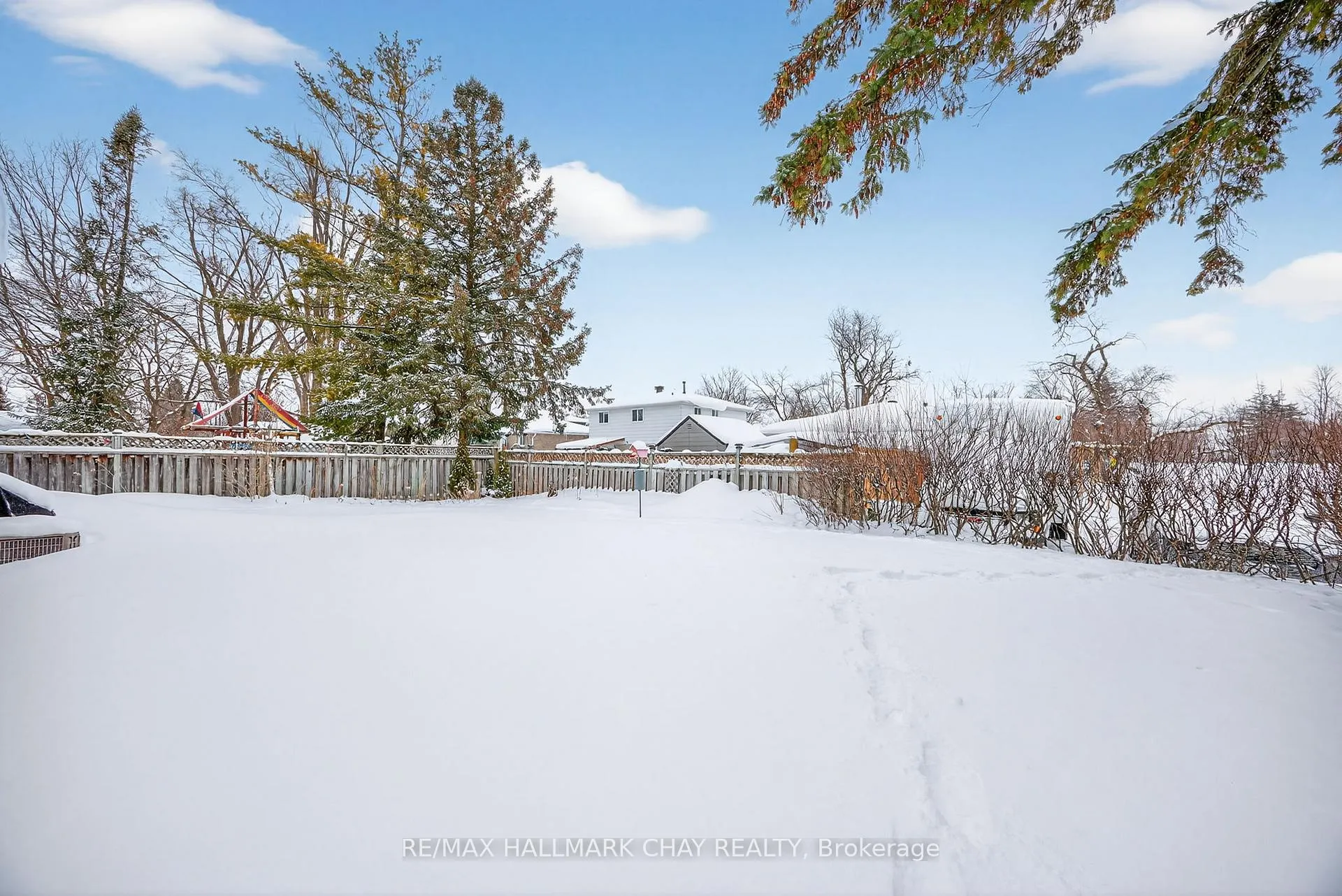 Photo 6 of 15 Curtiss Court, Barrie, Grove East — HOMEH