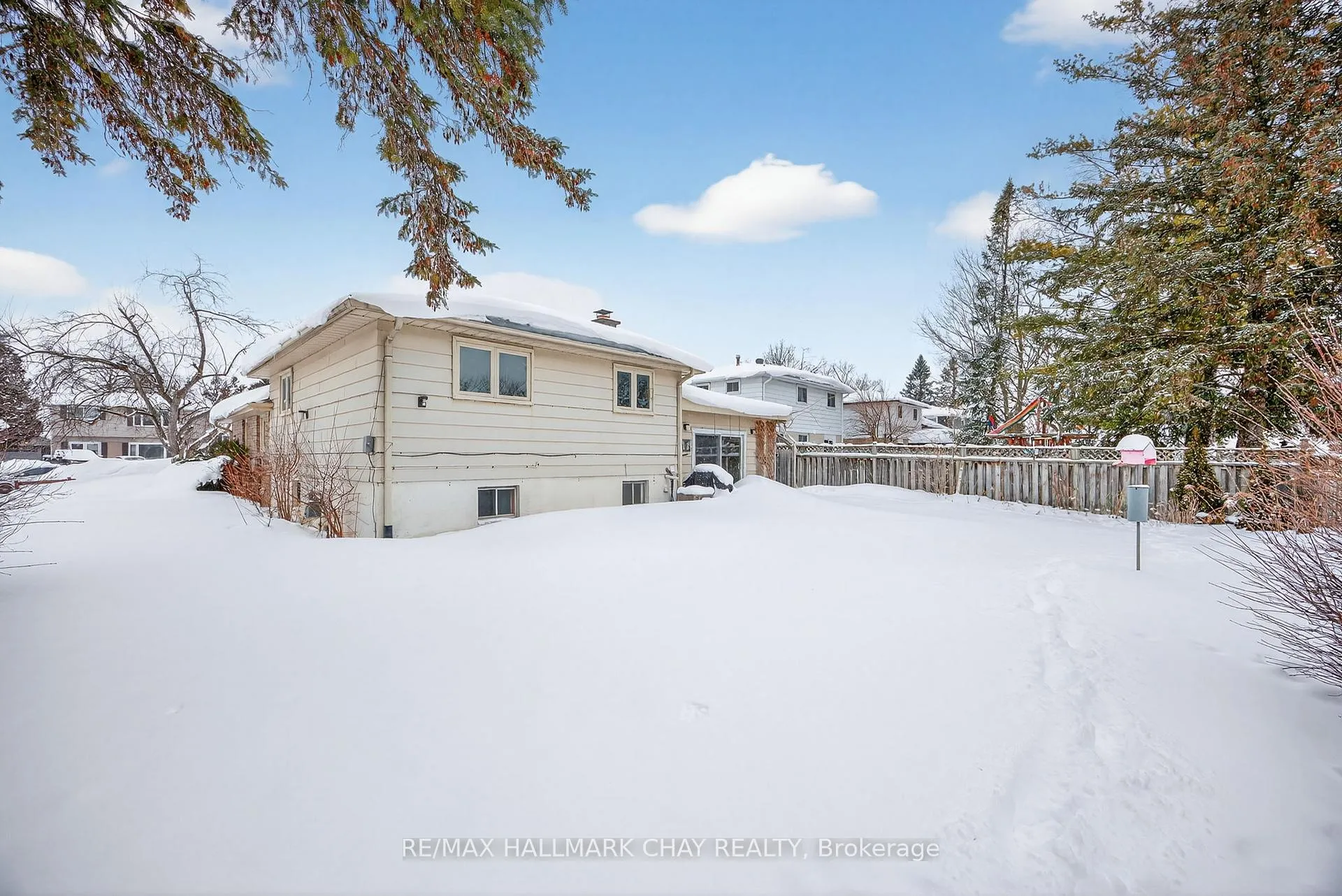 Photo 7 of 15 Curtiss Court, Barrie, Grove East — HOMEH
