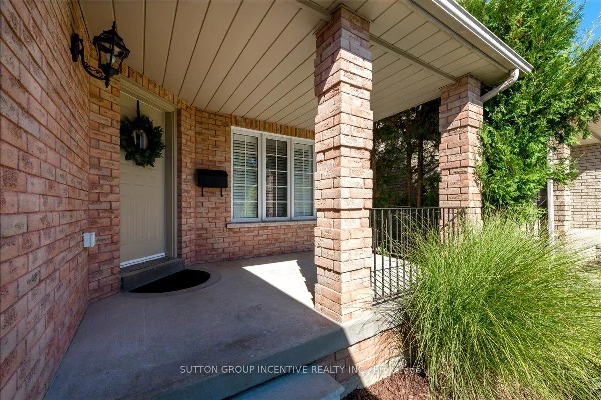 Photo 3 of 40 Livia Herman Way, Barrie, East Bayfield — HOMEH