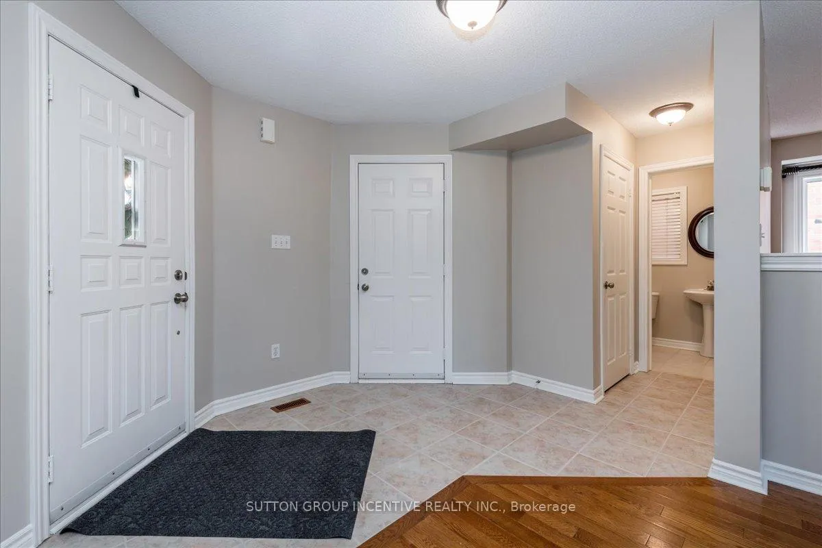 Photo 4 of 40 Livia Herman Way, Barrie, East Bayfield — HOMEH