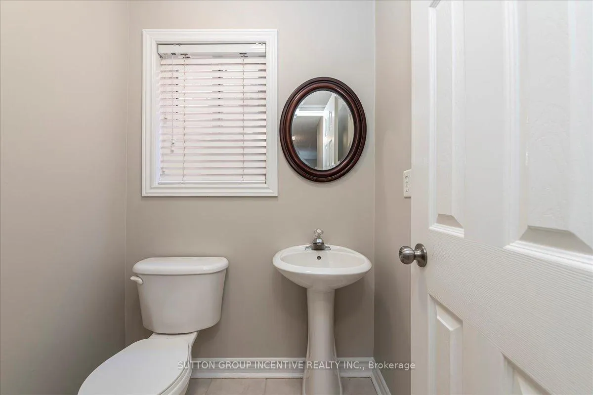 Photo 5 of 40 Livia Herman Way, Barrie, East Bayfield — HOMEH