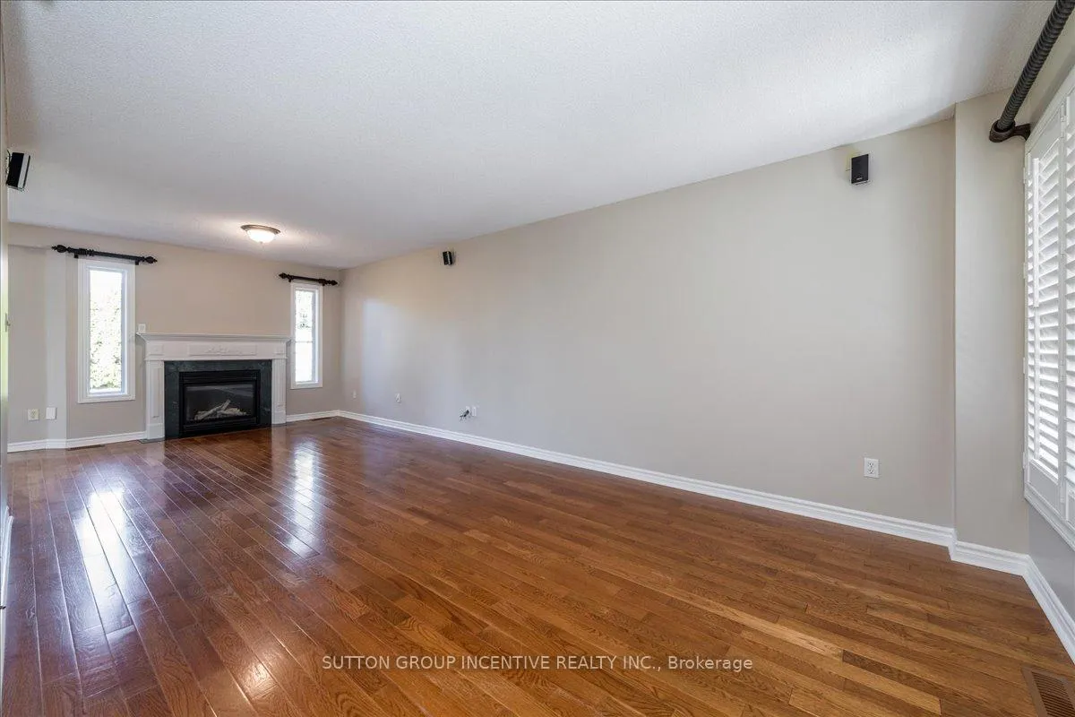 Photo 6 of 40 Livia Herman Way, Barrie, East Bayfield — HOMEH