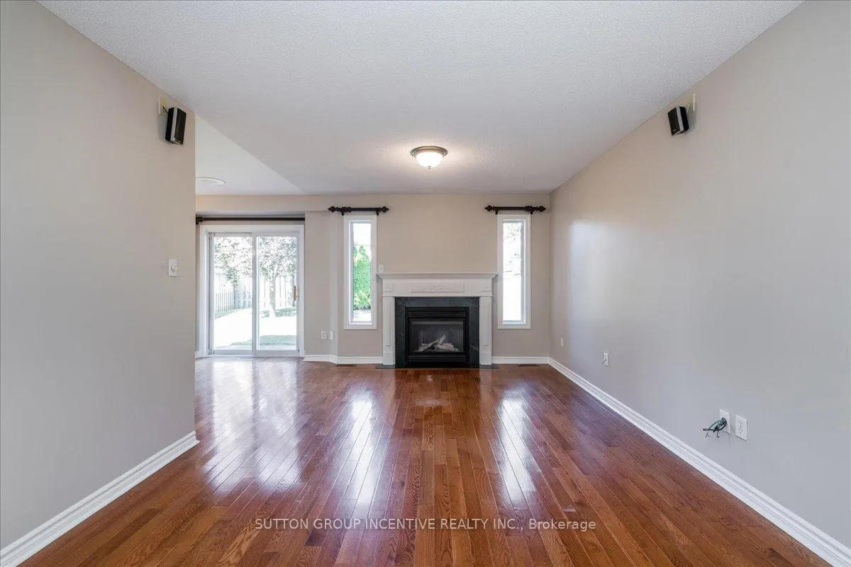 Photo 7 of 40 Livia Herman Way, Barrie, East Bayfield — HOMEH