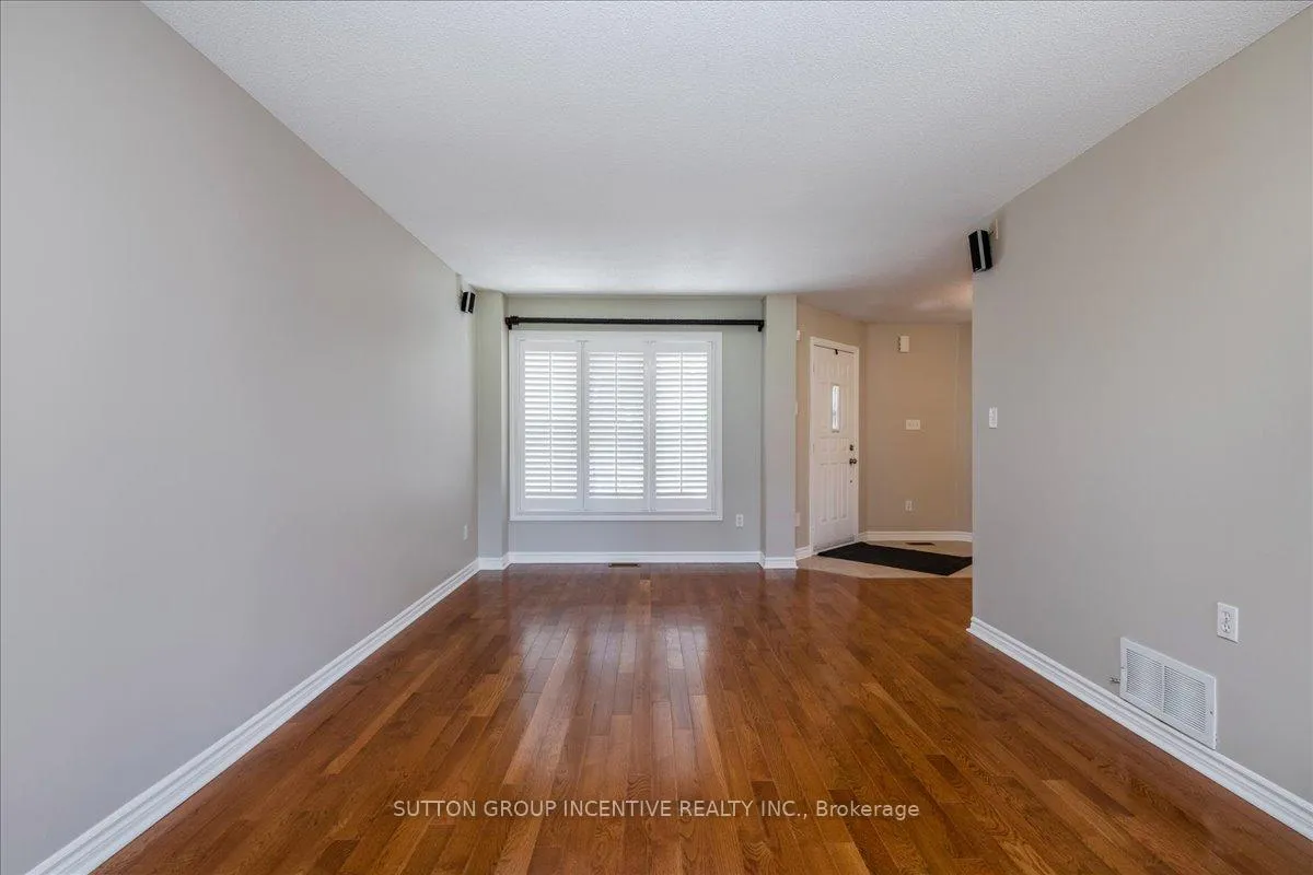 Photo 8 of 40 Livia Herman Way, Barrie, East Bayfield — HOMEH
