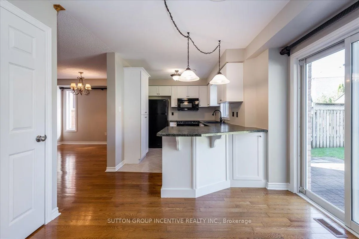 Photo 13 of 40 Livia Herman Way, Barrie, East Bayfield — HOMEH