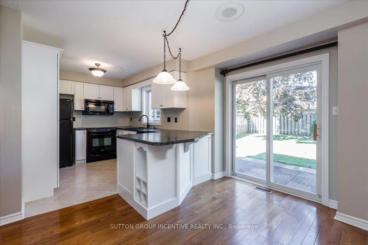Photo 14 of 40 Livia Herman Way, Barrie, East Bayfield — HOMEH