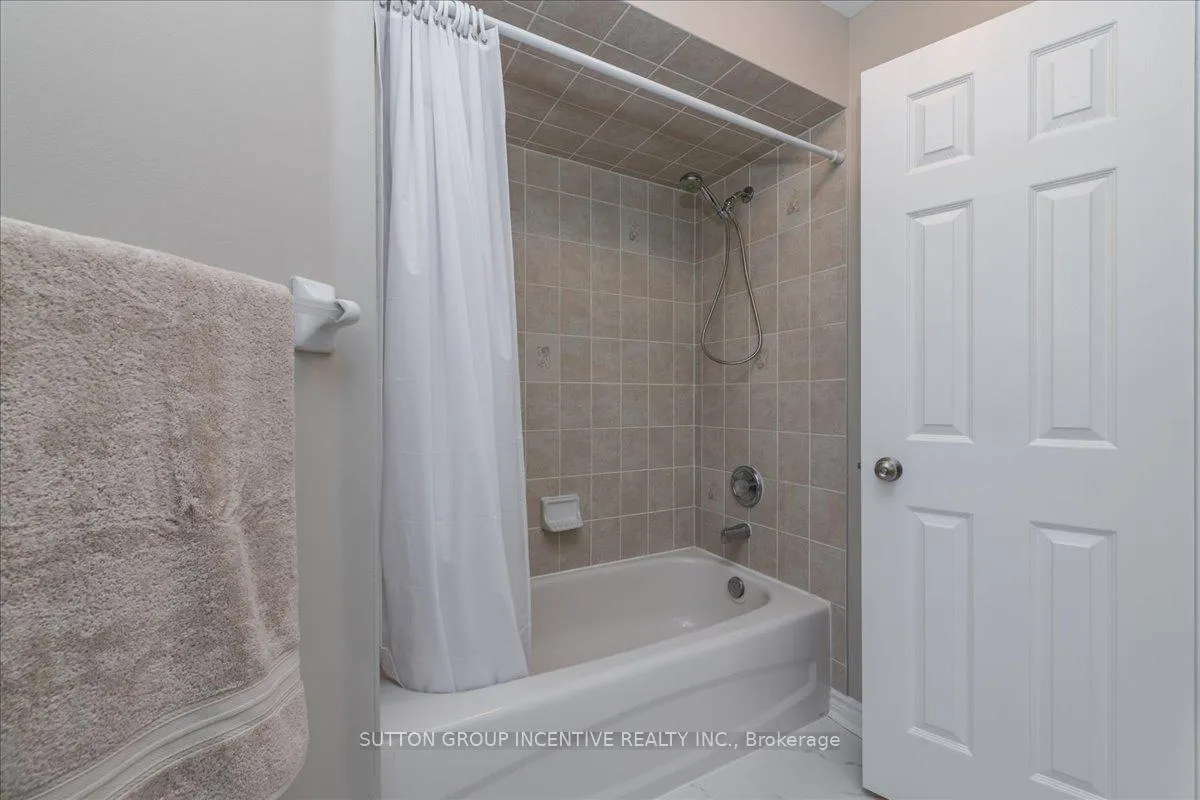 Photo 26 of 40 Livia Herman Way, Barrie, East Bayfield — HOMEH