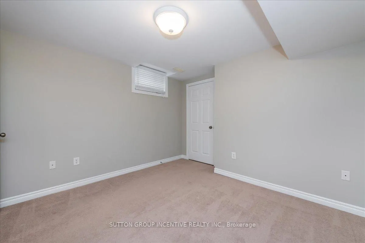 Photo 32 of 40 Livia Herman Way, Barrie, East Bayfield — HOMEH