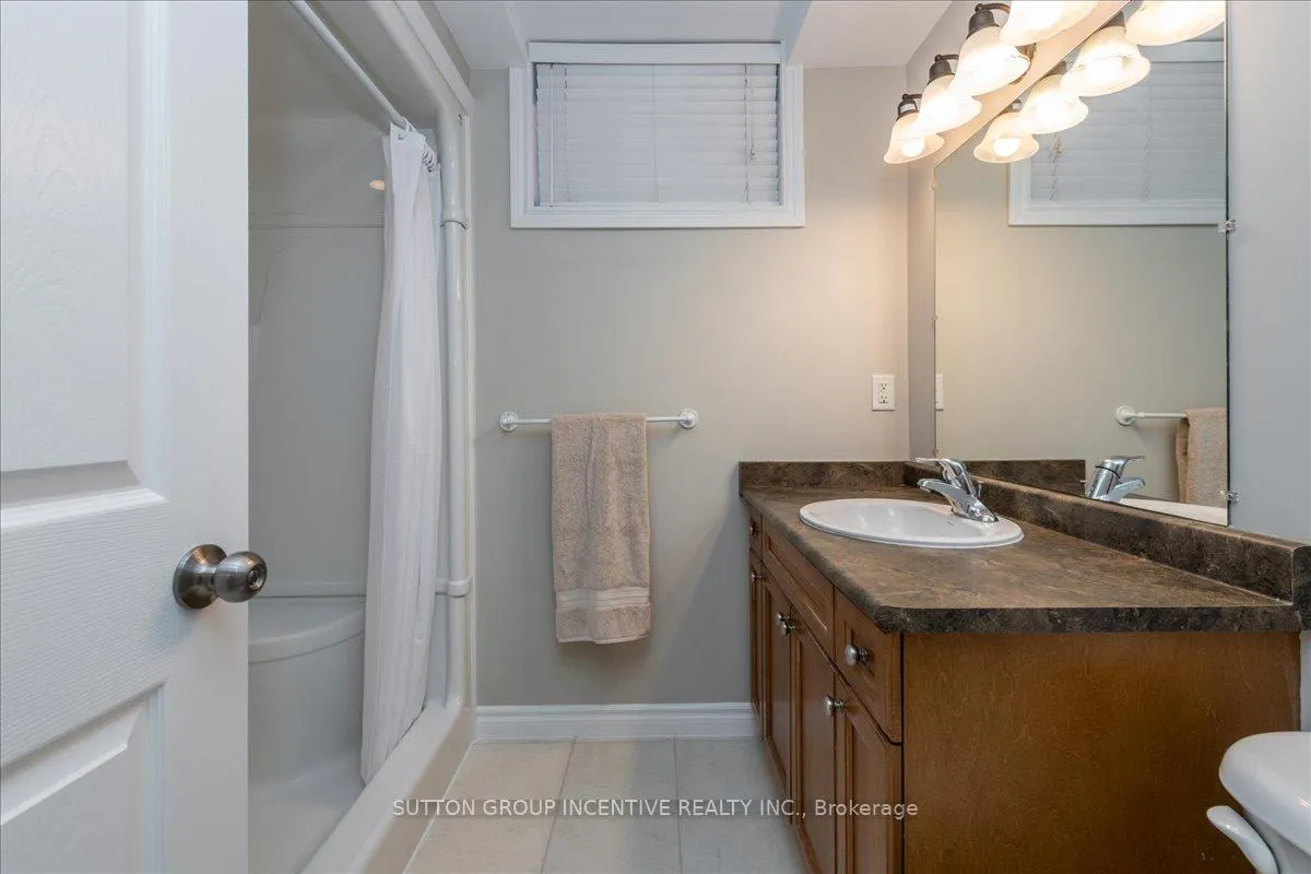 Photo 33 of 40 Livia Herman Way, Barrie, East Bayfield — HOMEH