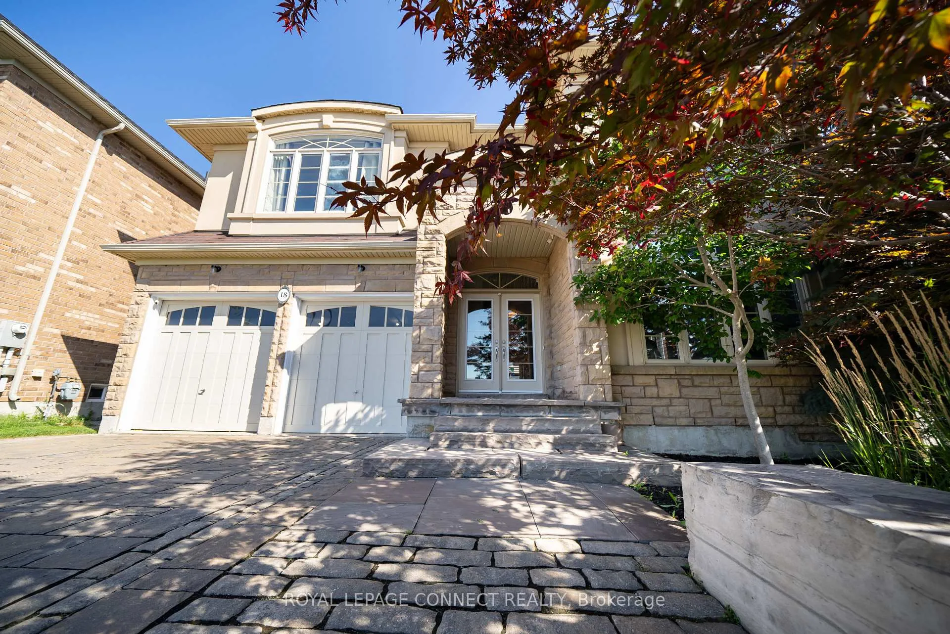 Photo 3 of 18 Kane Crescent, Aurora, Bayview Northeast — HOMEH