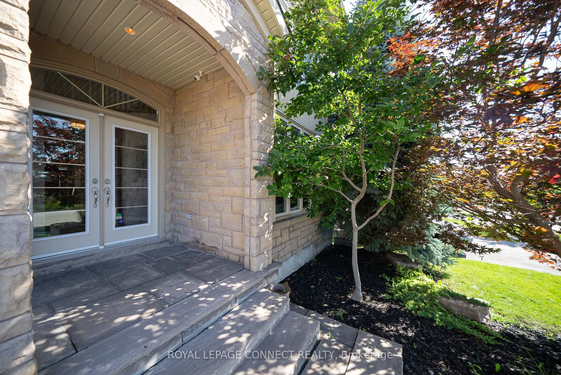 Photo 4 of 18 Kane Crescent, Aurora, Bayview Northeast — HOMEH