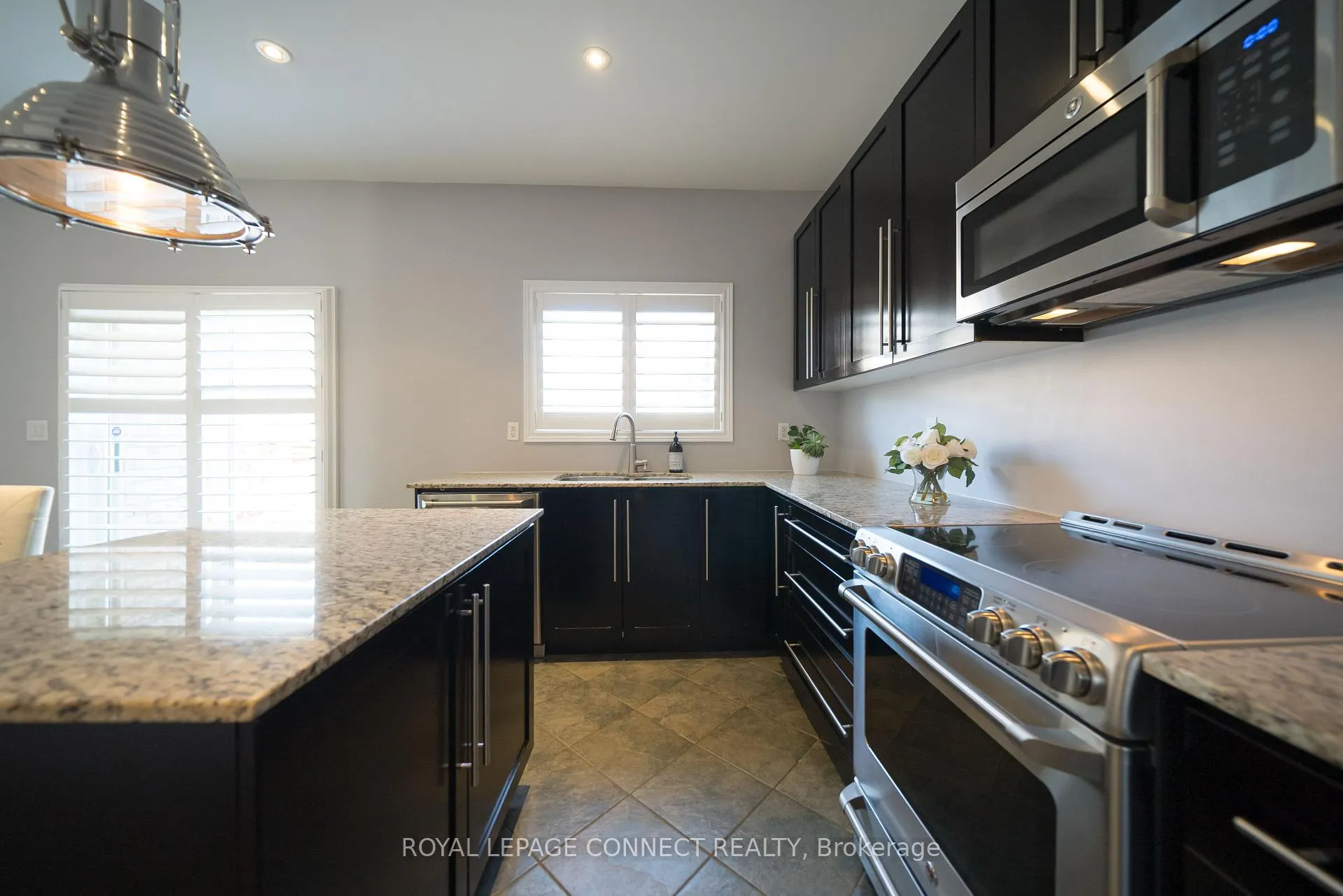 Photo 11 of 18 Kane Crescent, Aurora, Bayview Northeast — HOMEH