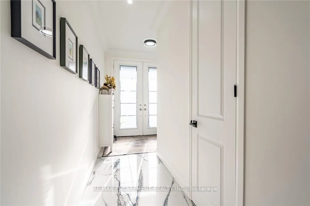 Photo 3 of 128 Fairey Crescent, Hamilton, Mount Hope — HOMEH