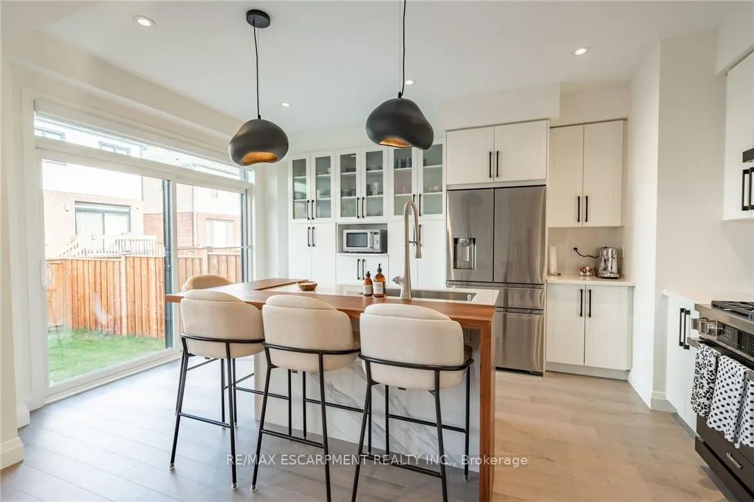 Photo 7 of 128 Fairey Crescent, Hamilton, Mount Hope — HOMEH
