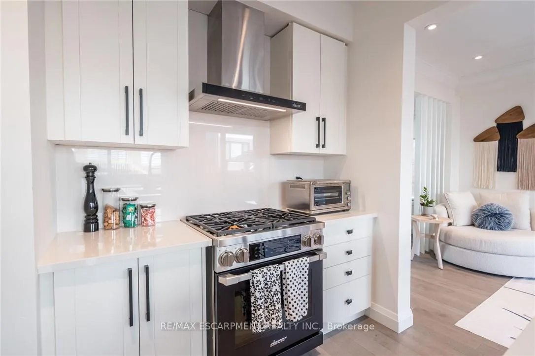 Photo 9 of 128 Fairey Crescent, Hamilton, Mount Hope — HOMEH