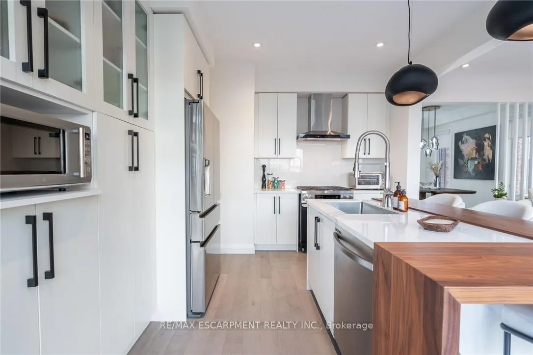 Photo 10 of 128 Fairey Crescent, Hamilton, Mount Hope — HOMEH