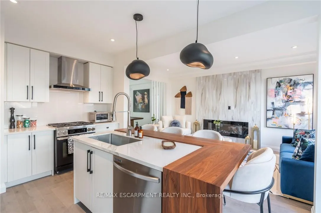 Photo 11 of 128 Fairey Crescent, Hamilton, Mount Hope — HOMEH