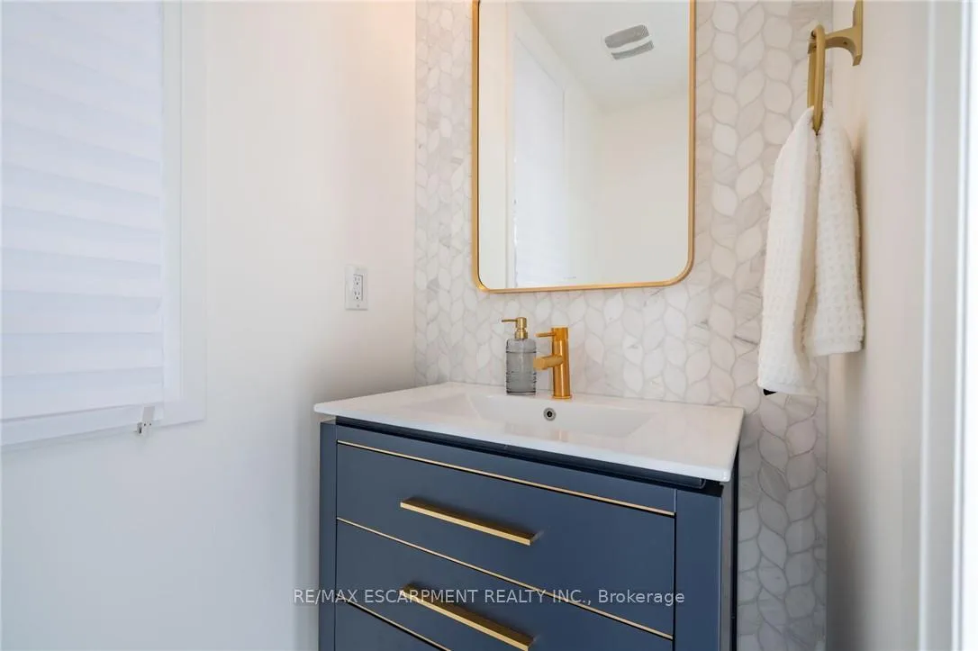 Photo 17 of 128 Fairey Crescent, Hamilton, Mount Hope — HOMEH