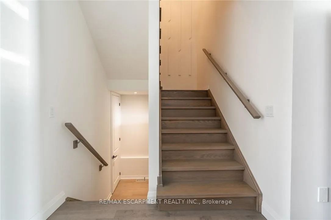 Photo 18 of 128 Fairey Crescent, Hamilton, Mount Hope — HOMEH