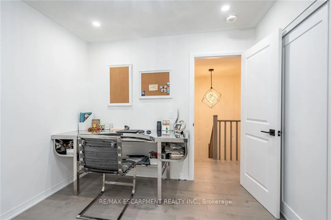 Photo 35 of 128 Fairey Crescent, Hamilton, Mount Hope — HOMEH