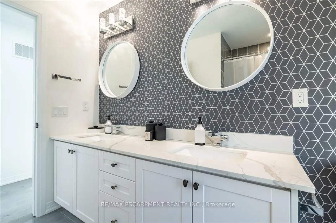 Photo 36 of 128 Fairey Crescent, Hamilton, Mount Hope — HOMEH