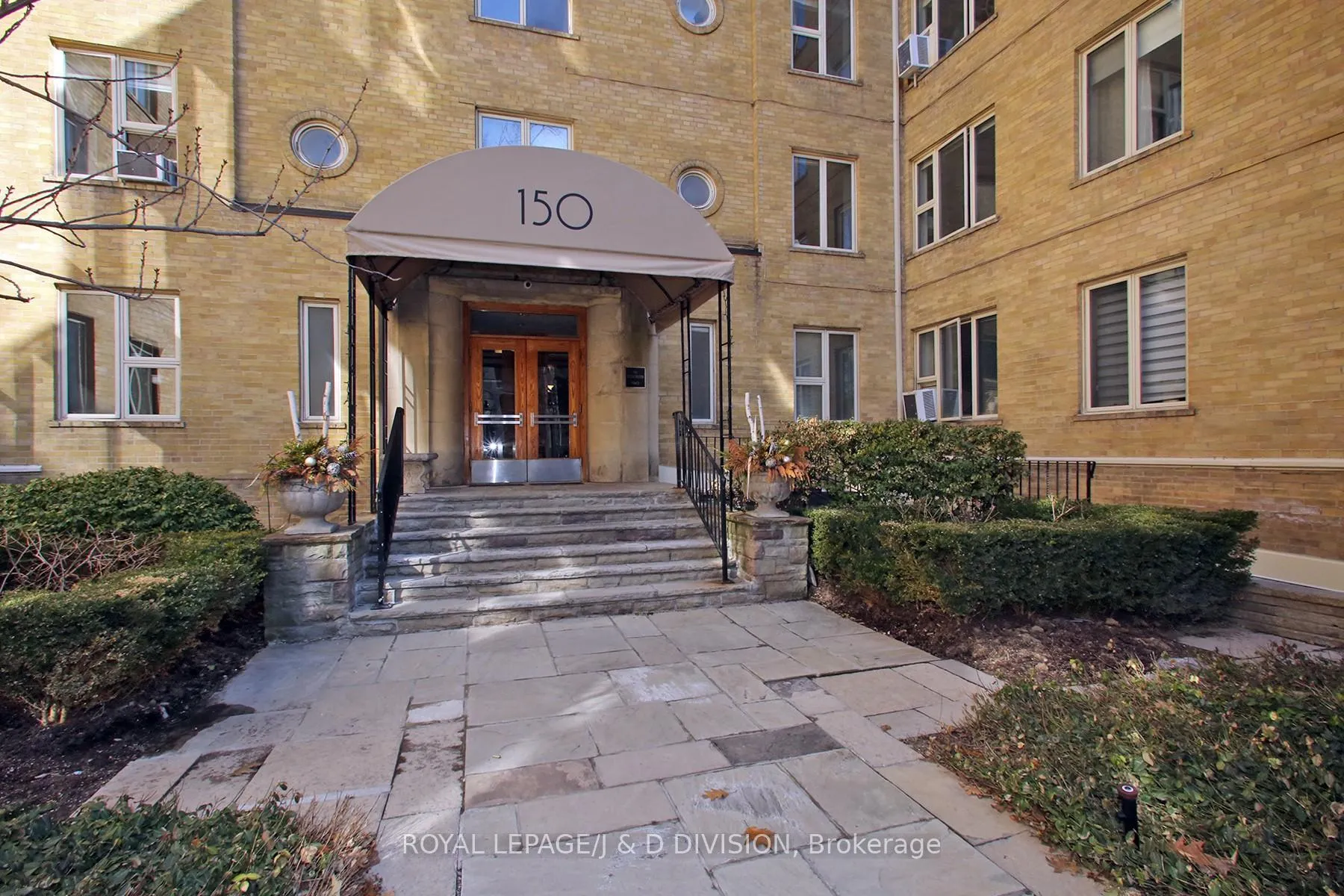 Front of Unit 432, 150 Farnham Avenue