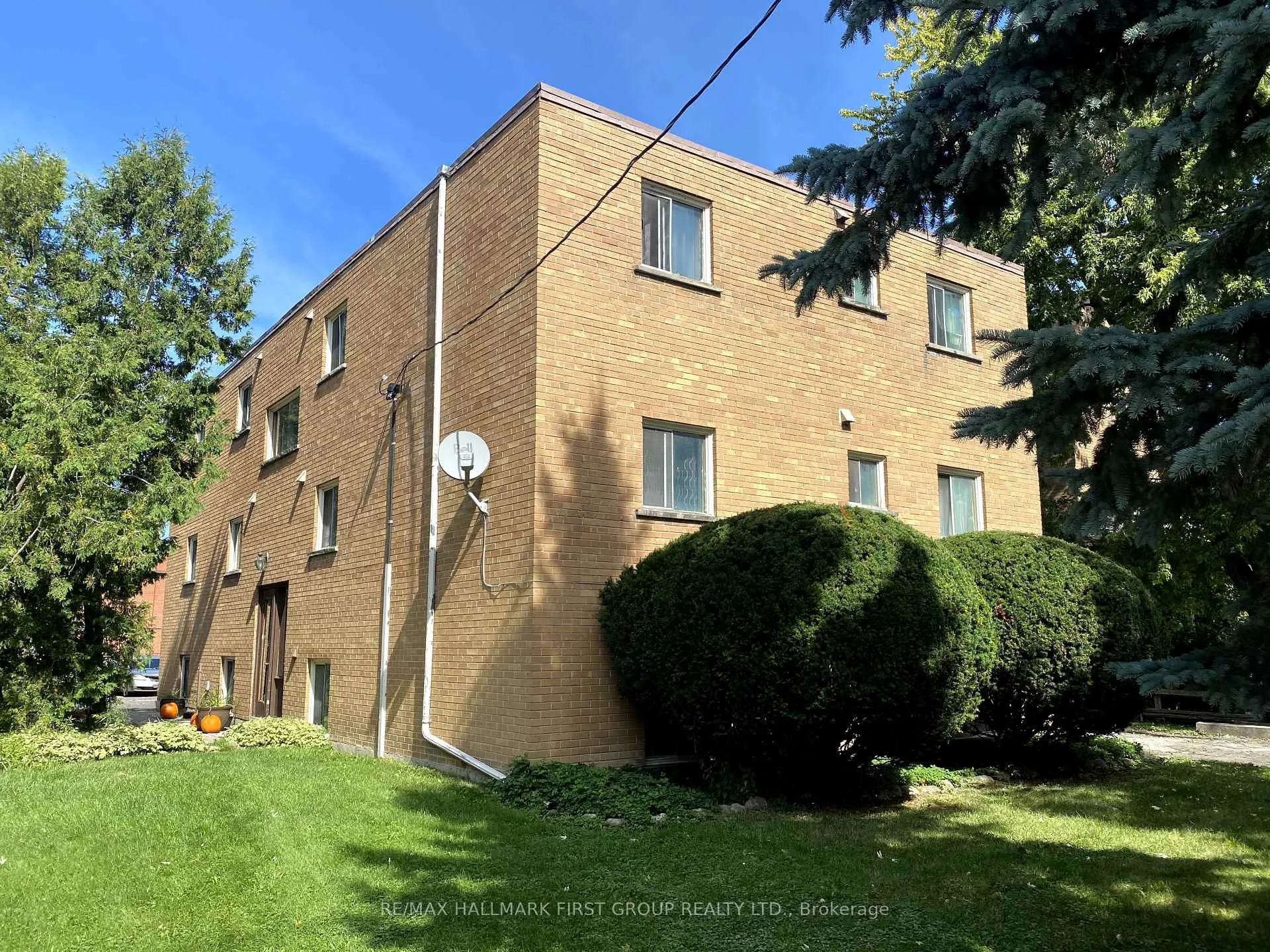 Photo 4 of 534 Dundas Street E, Whitby, Downtown Whitby — HOMEH