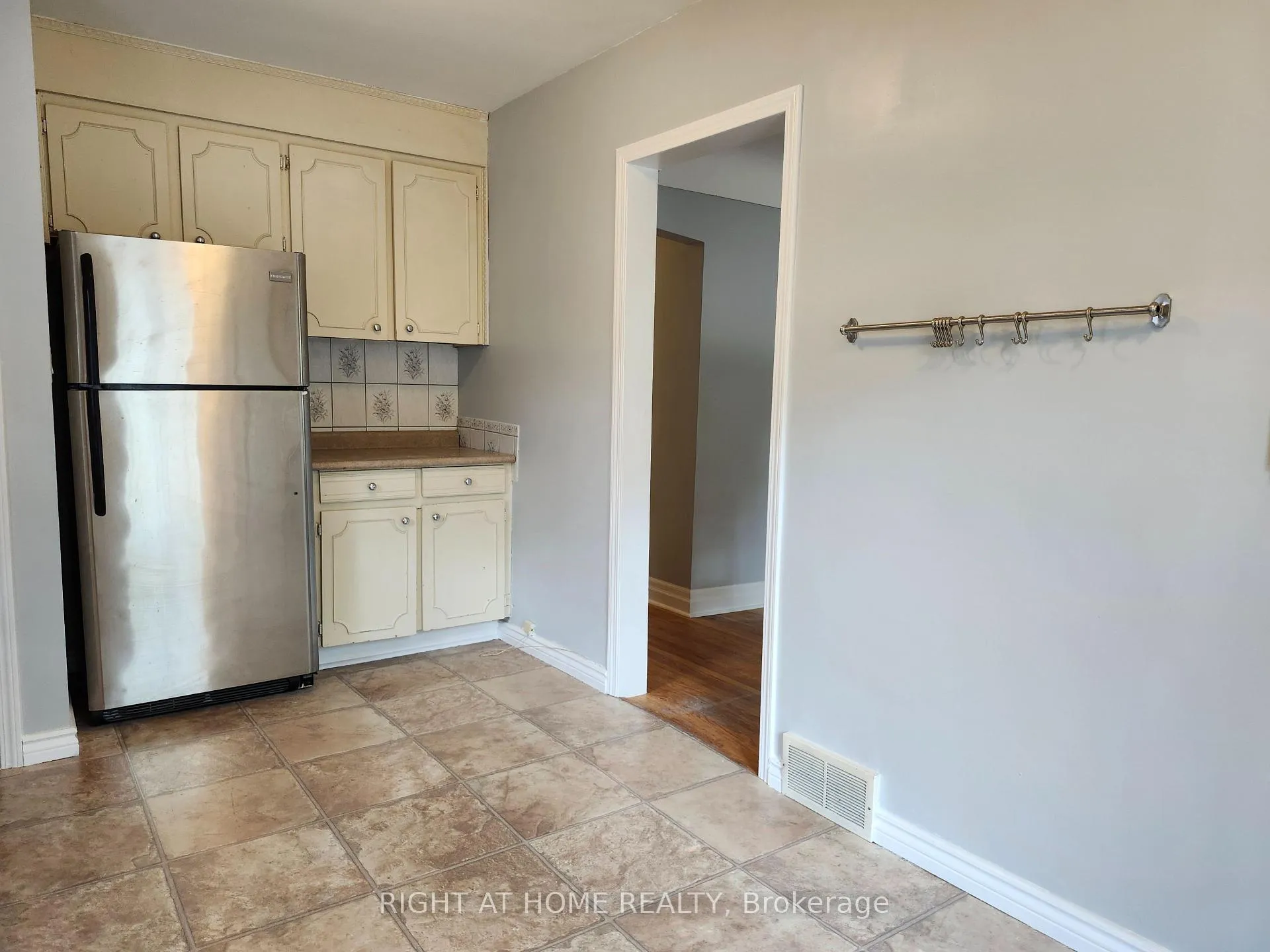 Photo 6 of 81 Maclennan Avenue, Hamilton, Burkholme — HOMEH
