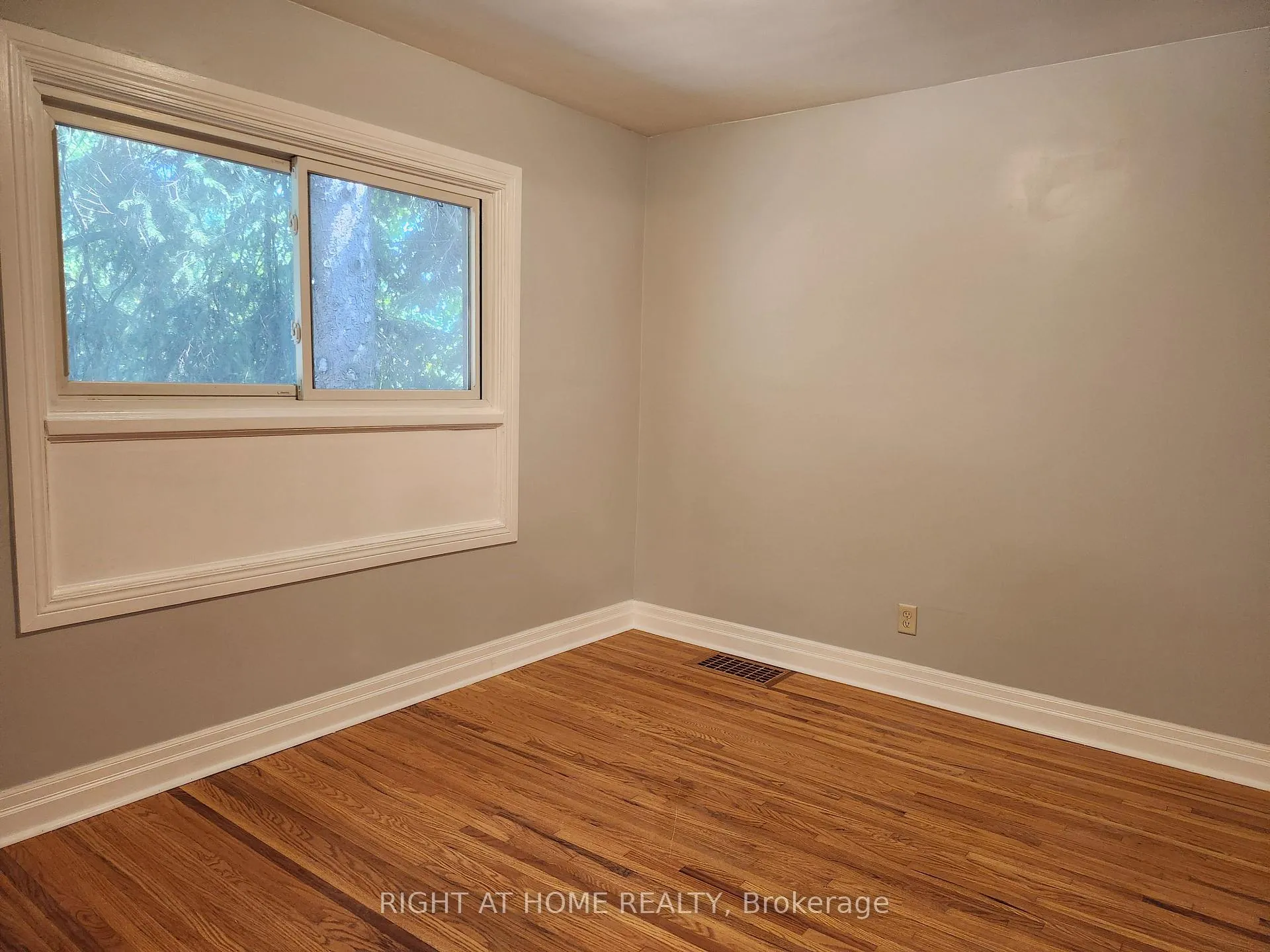 Photo 8 of 81 Maclennan Avenue, Hamilton, Burkholme — HOMEH
