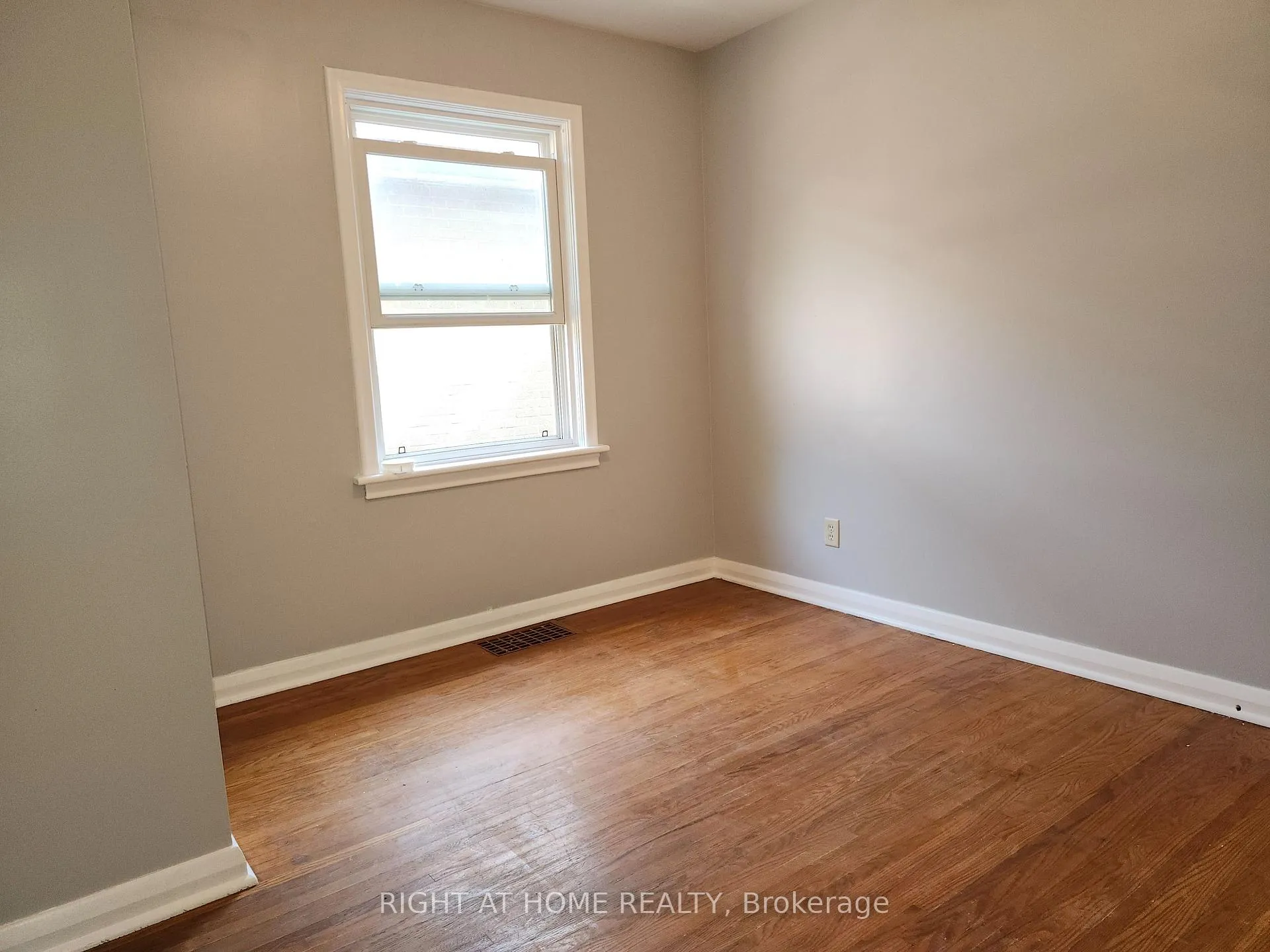 Photo 9 of 81 Maclennan Avenue, Hamilton, Burkholme — HOMEH