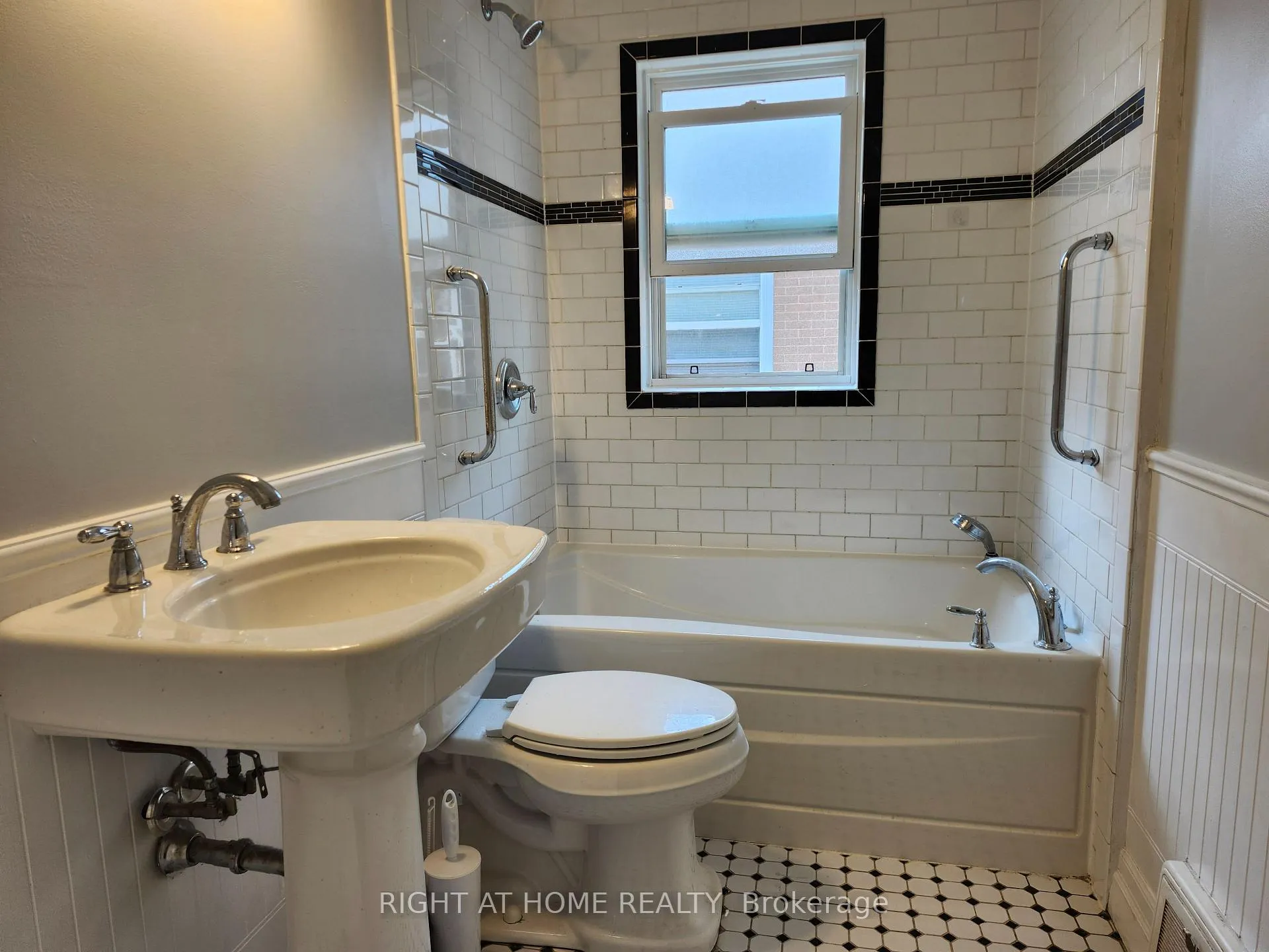 Photo 12 of 81 Maclennan Avenue, Hamilton, Burkholme — HOMEH