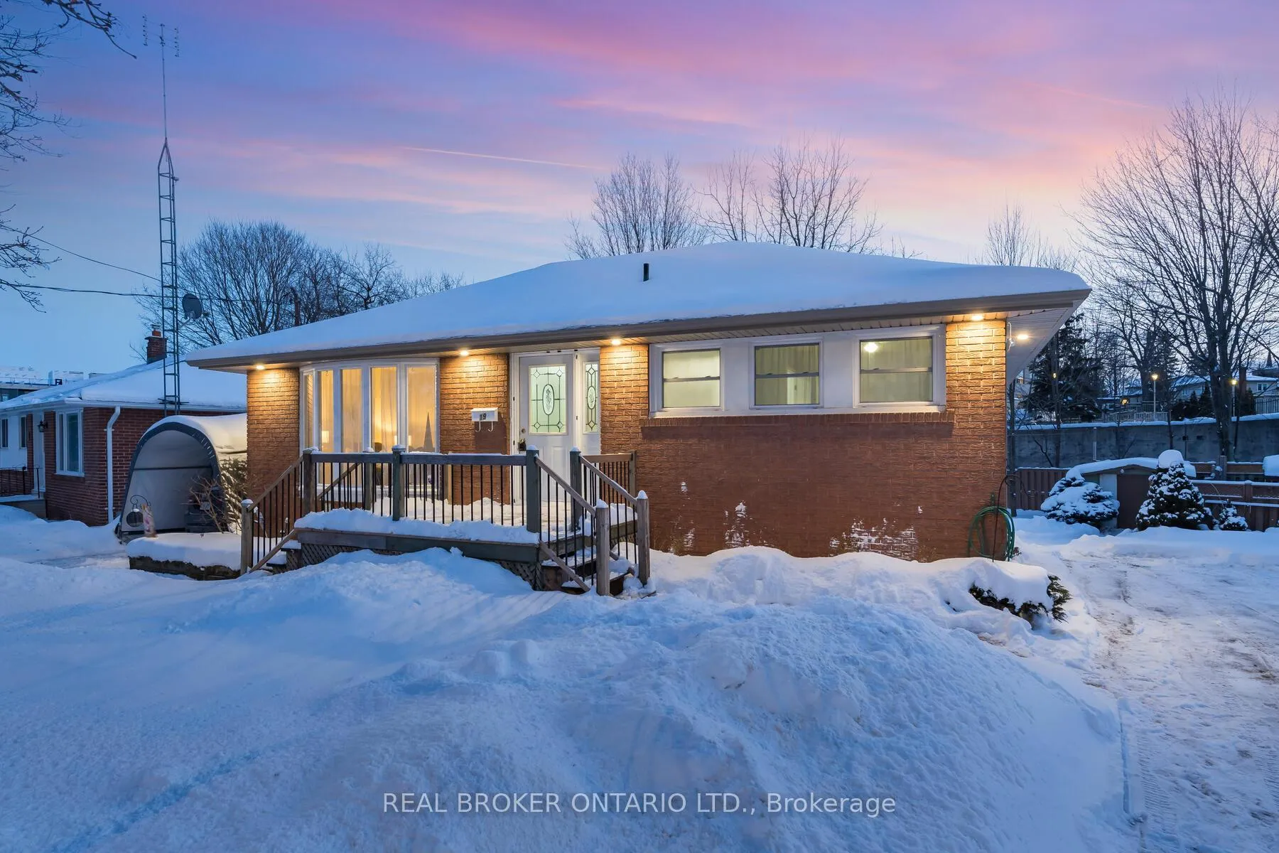 Photo 1 of 19 Dayfoot Drive, Halton Hills, Georgetown — HOMEH