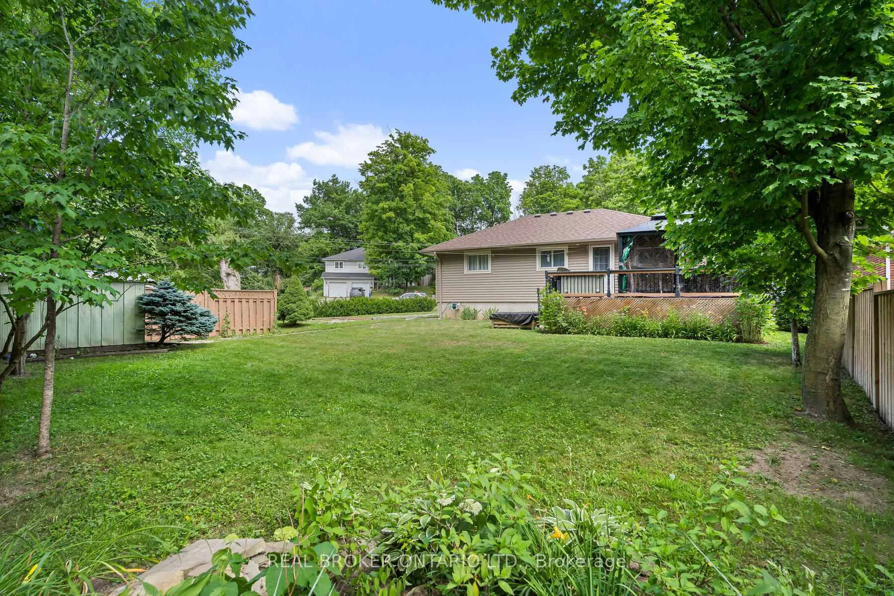 Photo 16 of 19 Dayfoot Drive, Halton Hills, Georgetown — HOMEH